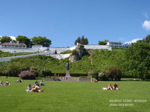 Statue Michigan Mackinac Island - Marquette Park 