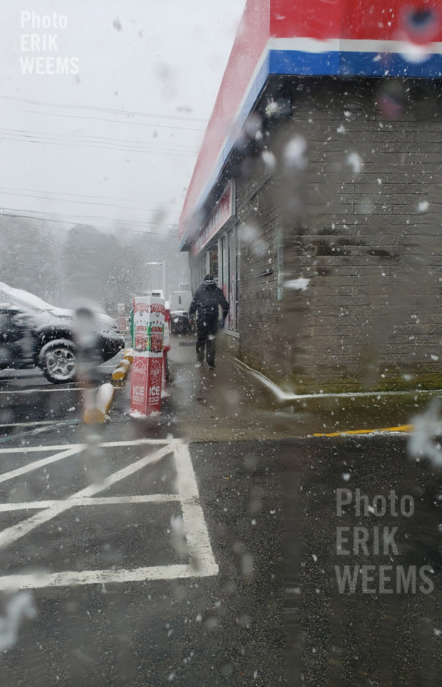 Snowing in Chesterfield Virginia