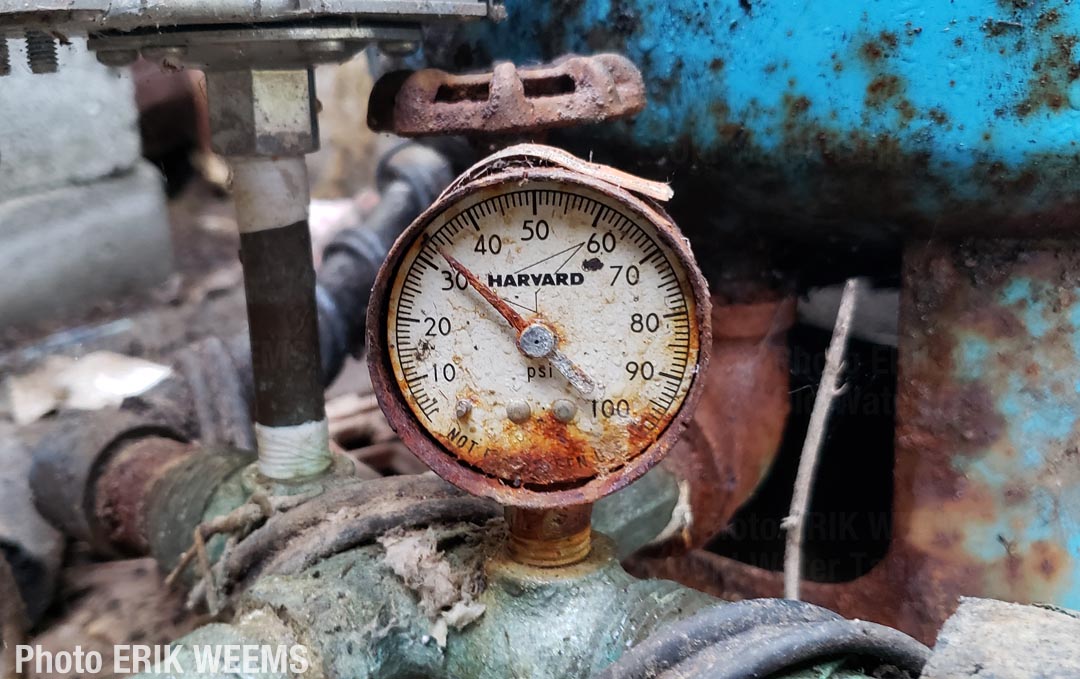 Water Pressure Gauge in Blue